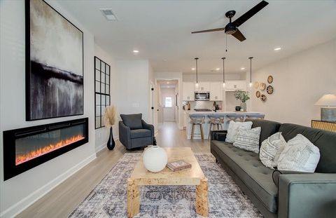 Townhouse For Sale - 1935 Kinnard Alley<br/> Kennesaw, GA 30144