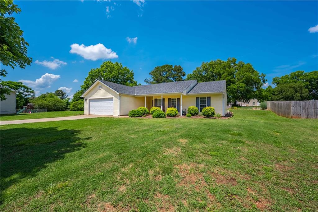 Photo 1 of 34 — 1402 Langdon Park Court, Winder, GA 30680