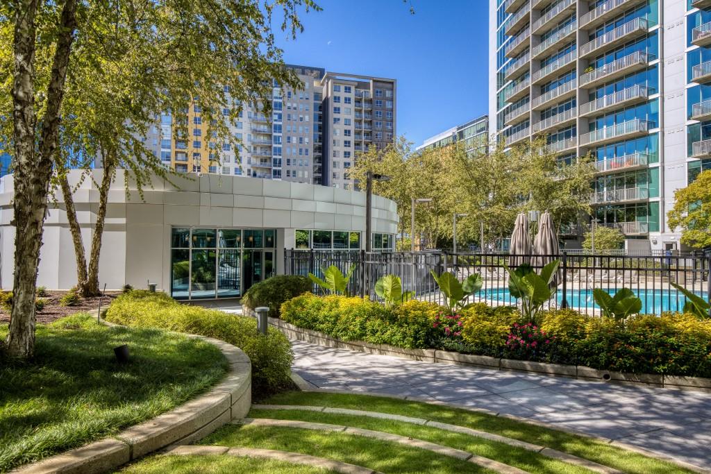 Plaza Midtown - Residential