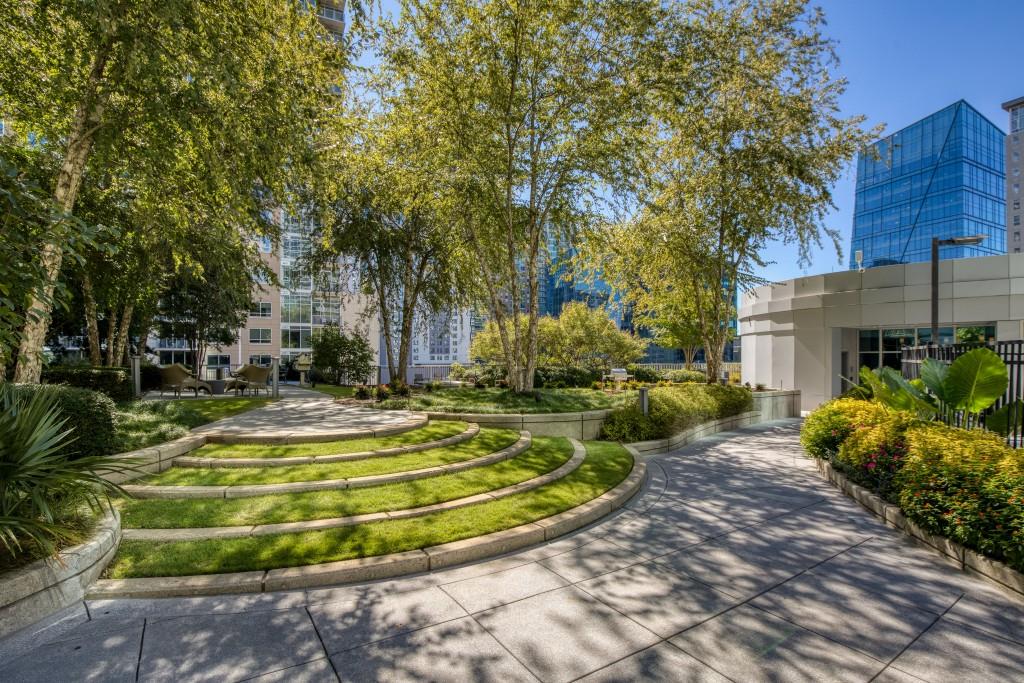Plaza Midtown - Residential