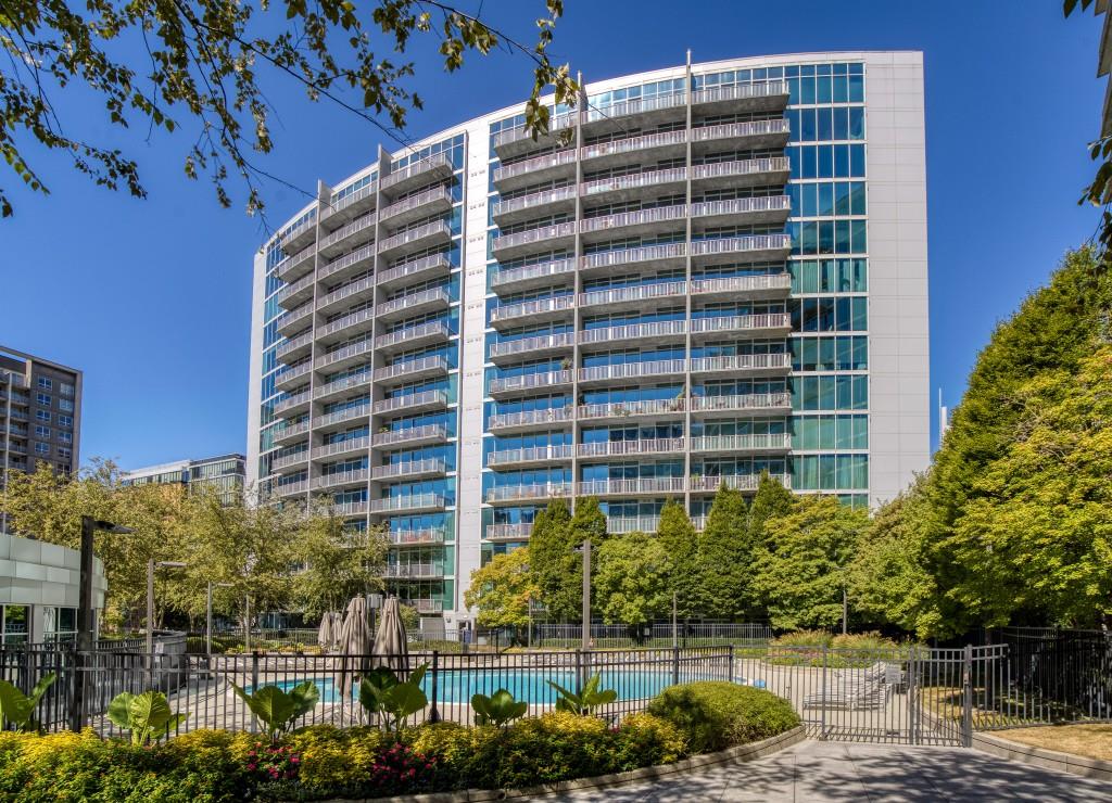 Plaza Midtown - Residential