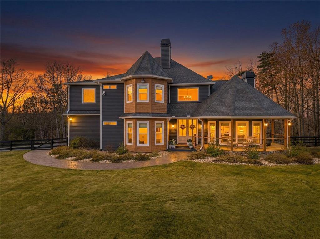 463 E Valley Road NE