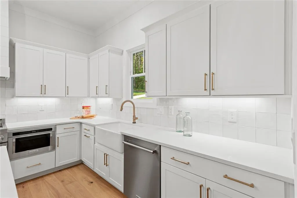 Ball Ground, Georgia 30107, United States, 4 Bedrooms Bedrooms, ,4 BathroomsBathrooms,Residential,Active,204020