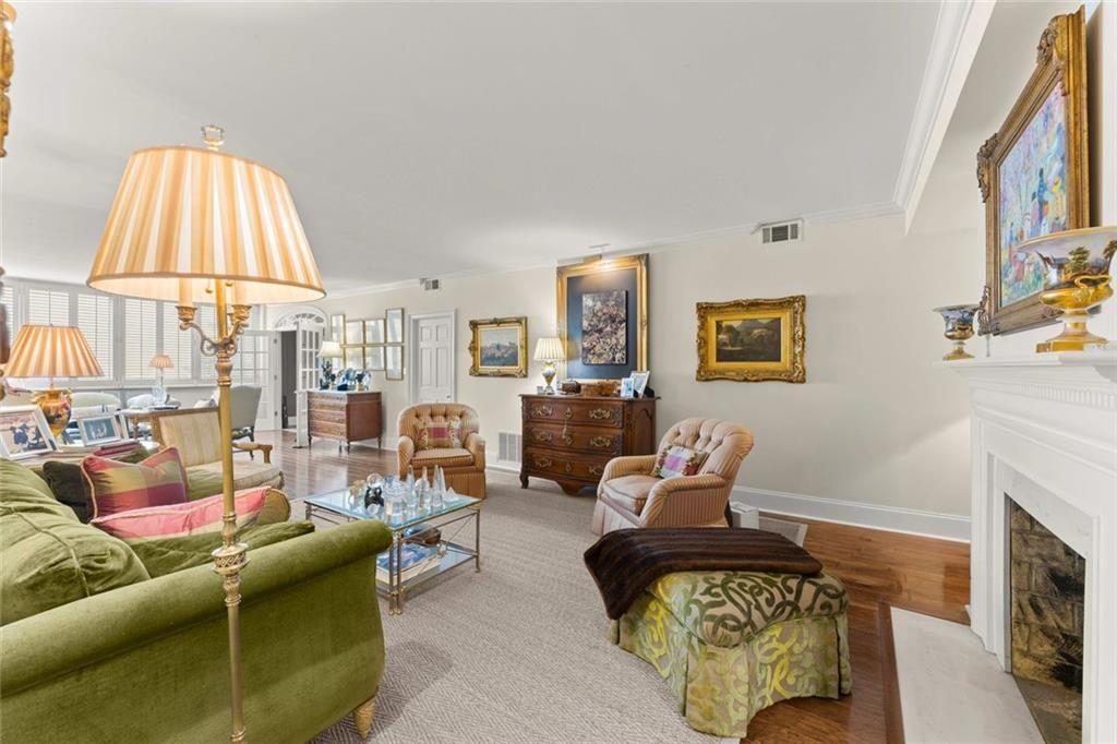 2734 Peachtree Road NW C301