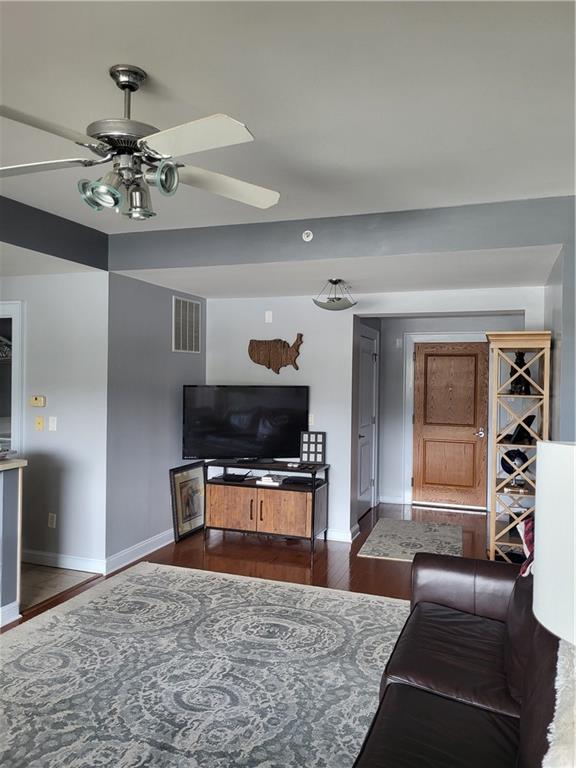 250 Park Avenue NE 302