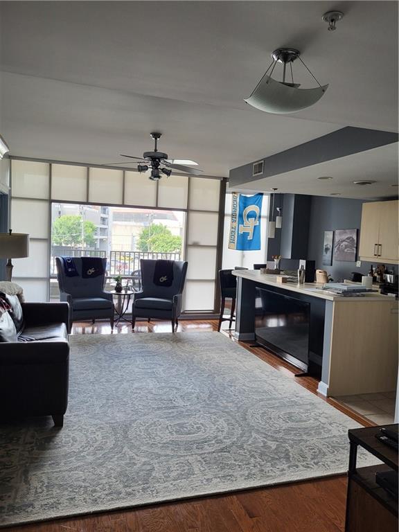 250 Park Avenue NE 302