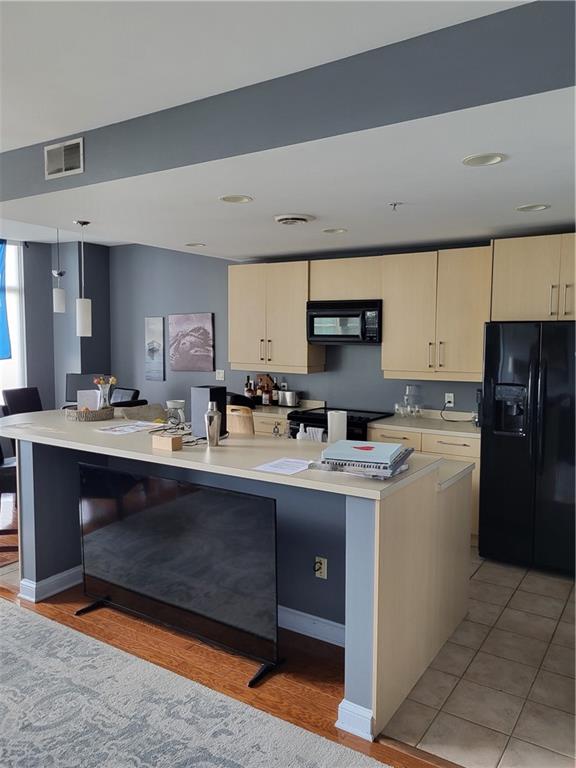 250 Park Avenue NE 302