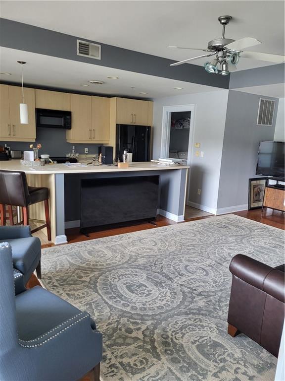 250 Park Avenue NE 302