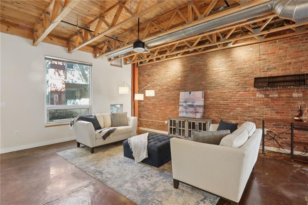 1661 La France Street NE 319