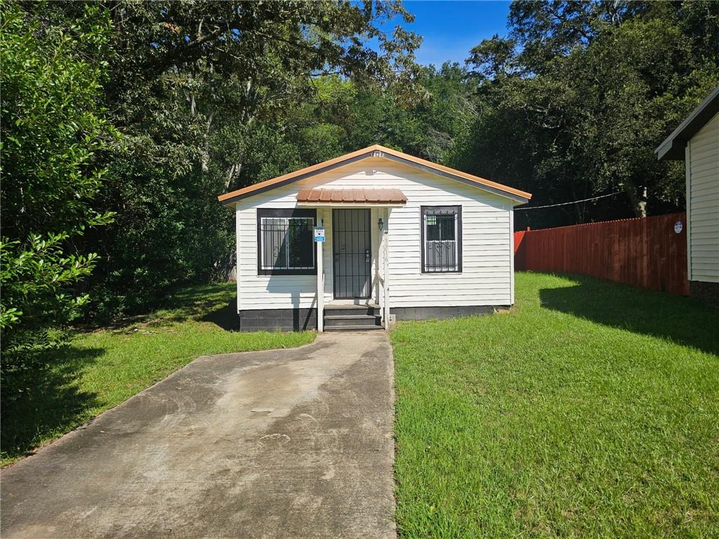 2 Bedroom | 1 Bath | 640 Sq ft | Privacy Fence | Move-in Ready
Affordable living with privacy! This 2 bedroom bungalow features 640 square feet of efficient living space and a fenced yard that's perfect for pets, gatherings, or just enjoying your own private outdoor retreat. Located in a quiet neighborhood, this property is a great opportunity! **Appliances to be installed at move-in**
