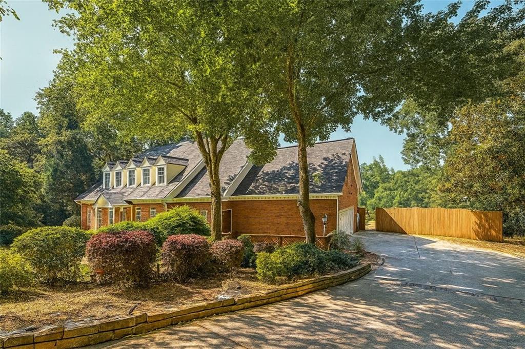 4070 RUNNYMEDE Drive SW