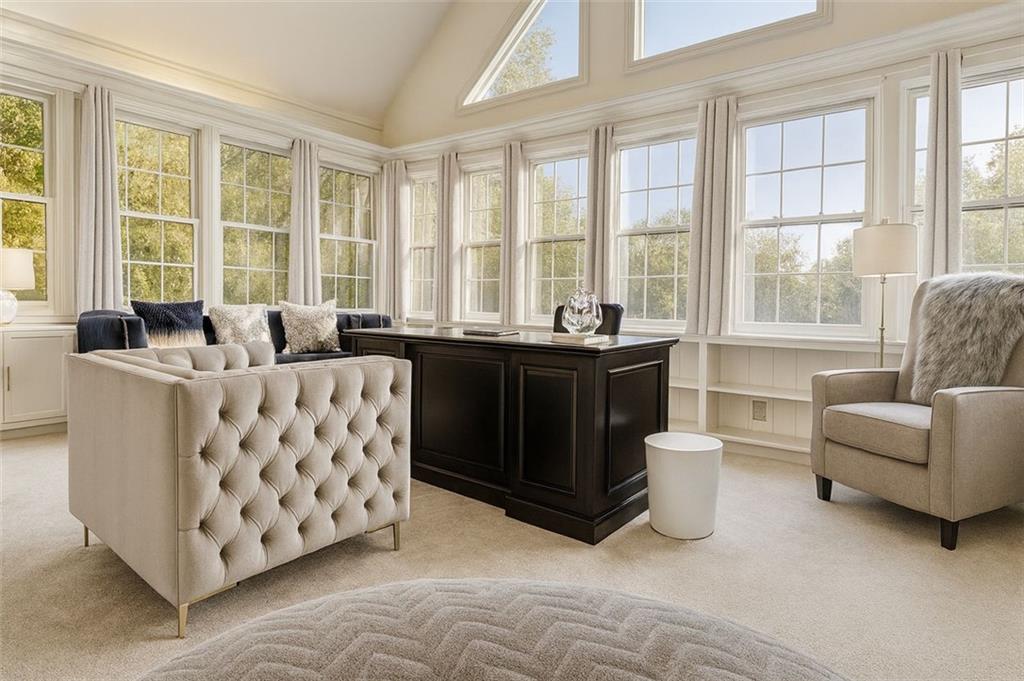 4070 RUNNYMEDE Drive SW