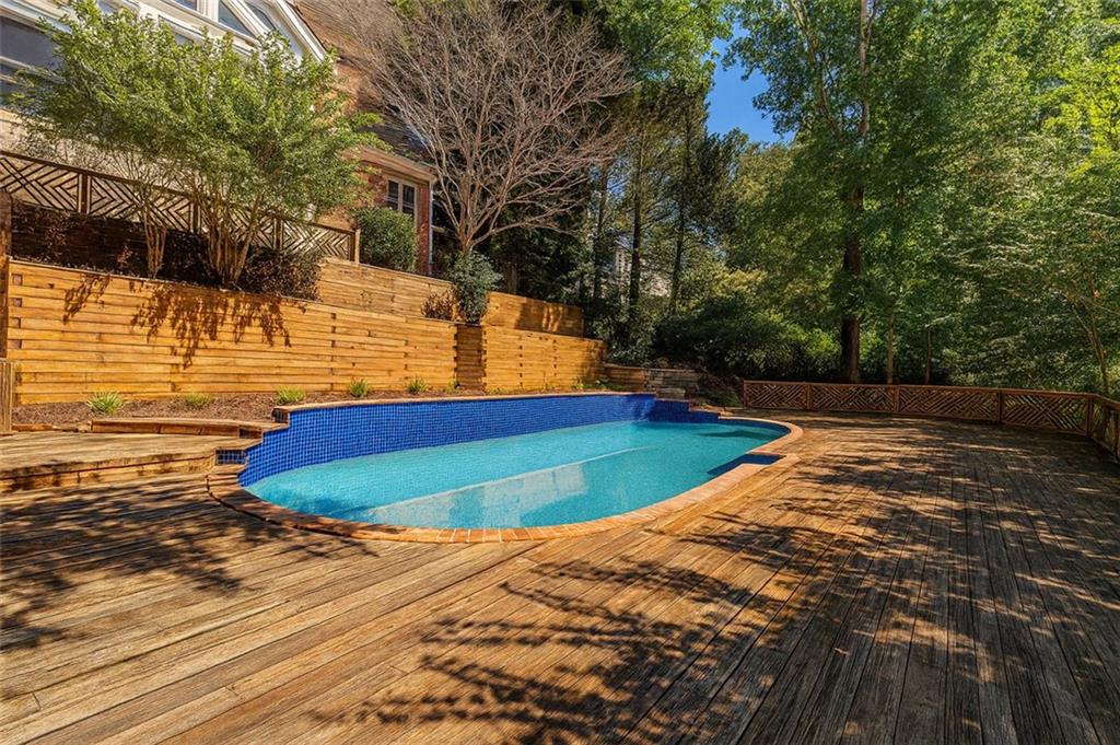 4070 RUNNYMEDE Drive SW