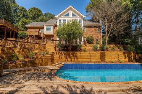 4070 RUNNYMEDE Drive SW Lilburn GA 30047