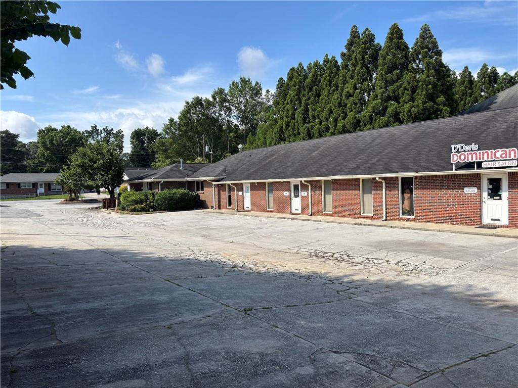 6267 Oakwood Circle