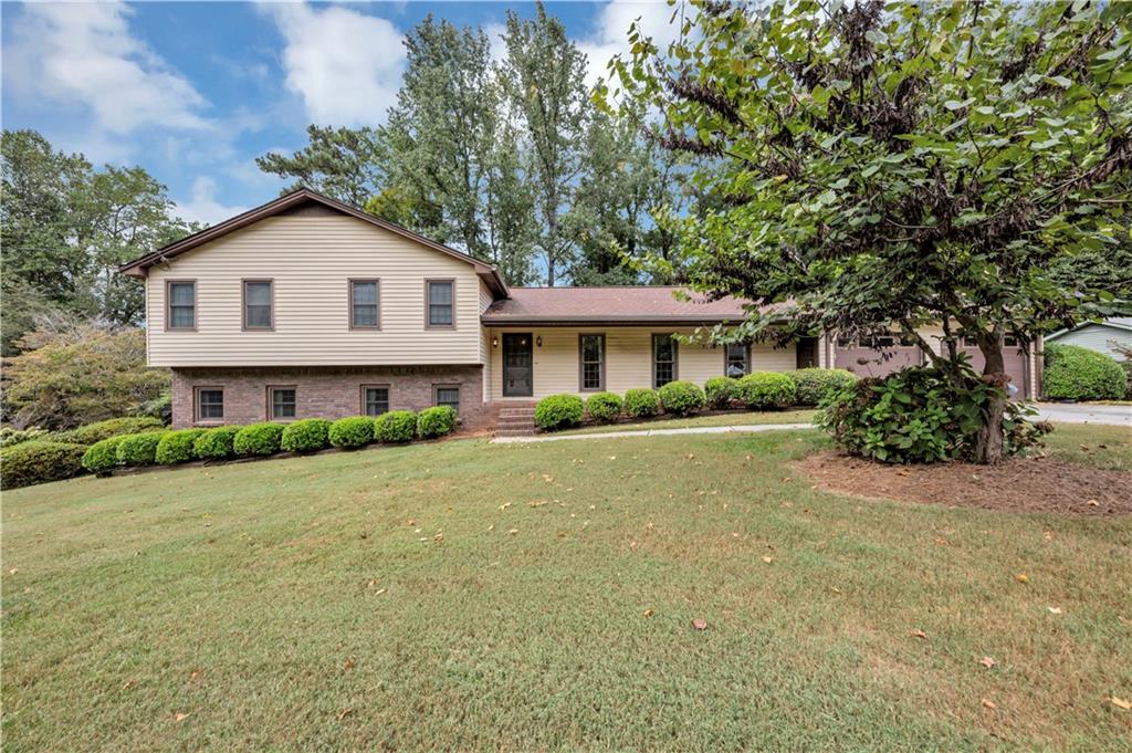 Discover the potential in this spacious 4-bedroom, 3-bath home located on a nicely landscaped corner lot in the desirable Concord Village, with no HOA. Great schools and conveniently located just minutes from The Battery, Truist Park, Silver Comet Trail, shopping, parks, and to downtown Atlanta and the airport.
This solidly built and lovingly maintained split-level offers a traditional layout with plenty of living space, including a separate dining room, formal living room, family room and office/bonus room. The home also features a 2-car garage, well-maintained landscaping with a irrigation system, and a private backyard with an inviting pool—perfect for relaxing and entertaining.
While the home is not updated, and it is being sold AS-IS, it has been well cared for and provides endless opportunities for a new owner to bring their personal style. With its spacious design and desirable location, 101 Early Parkway is ready to be transformed into your dream home.