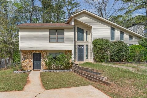 Townhouse For Sale - 6820 S Lakewood Terrace<br/> Douglas County, Douglasville, GA 30135