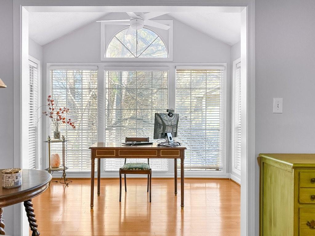 1907 Country Park Drive SE