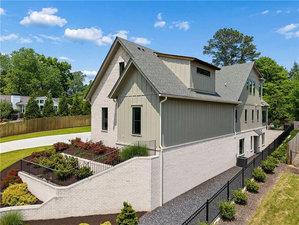341 Mockingbird Lane SE