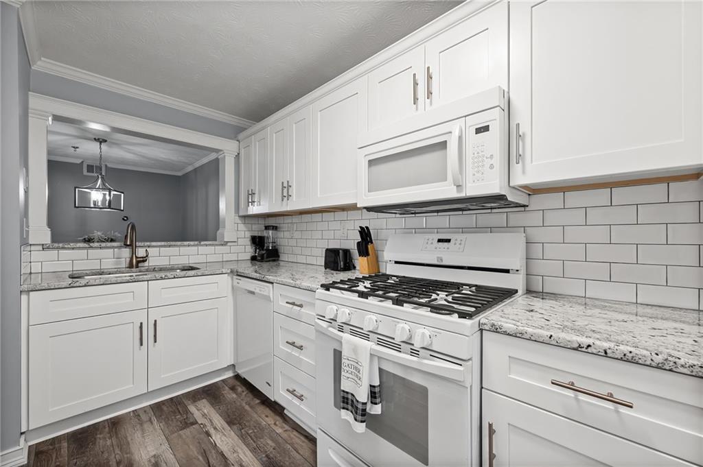 907 Riverview Drive SE