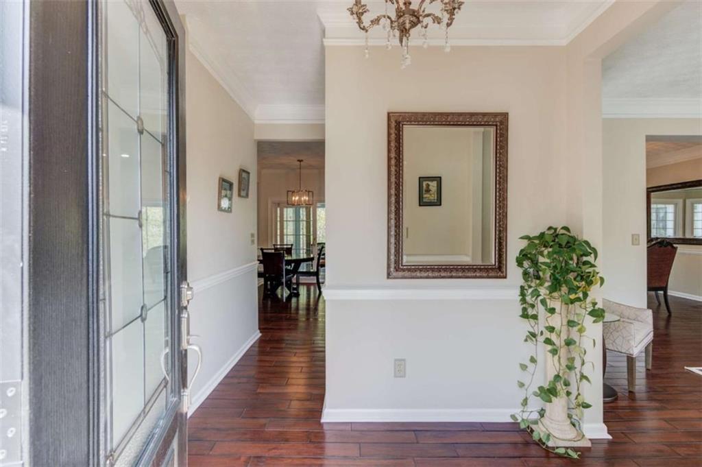 6530 Maid Marion Close