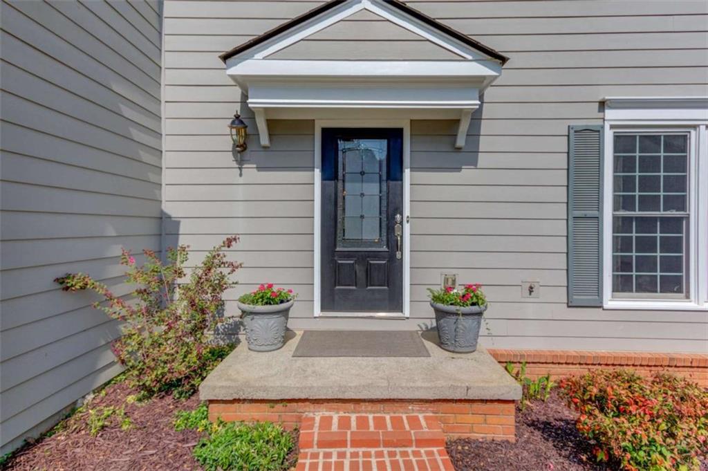 6530 Maid Marion Close