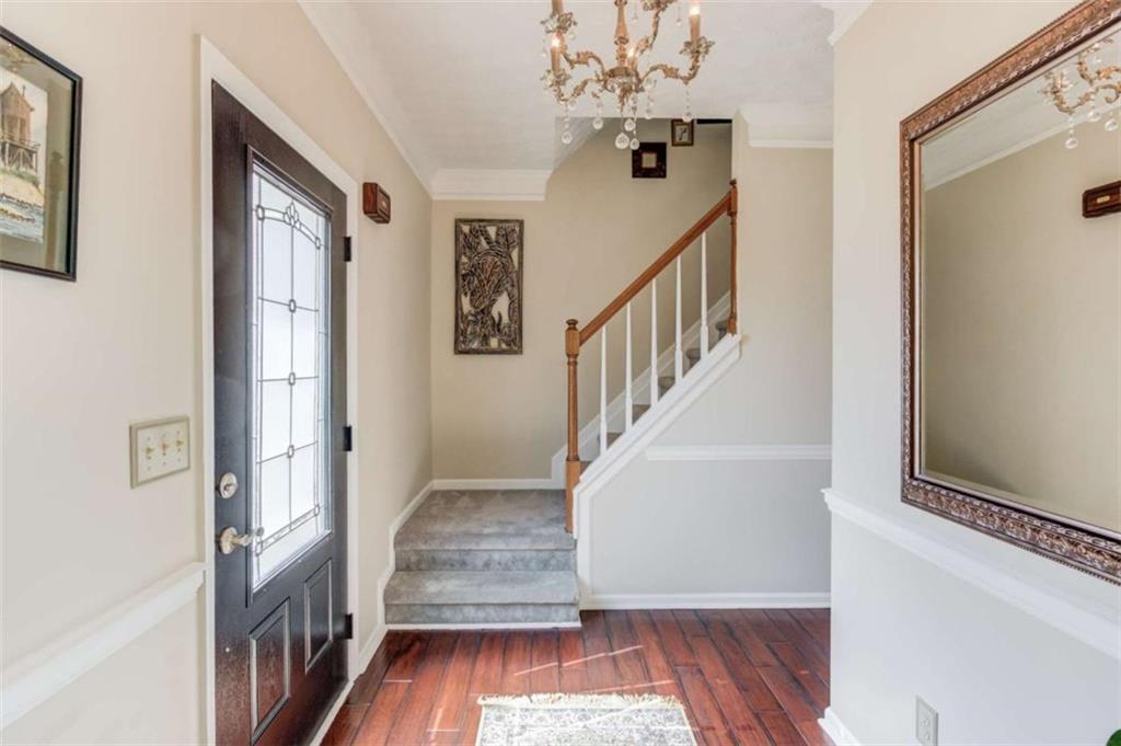 6530 Maid Marion Close