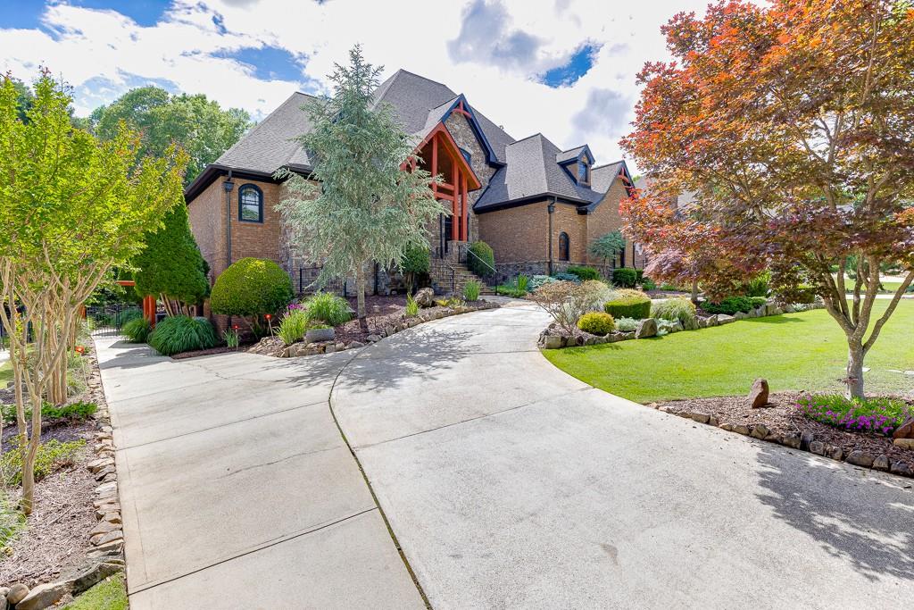 2304 Weeping Oak Drive