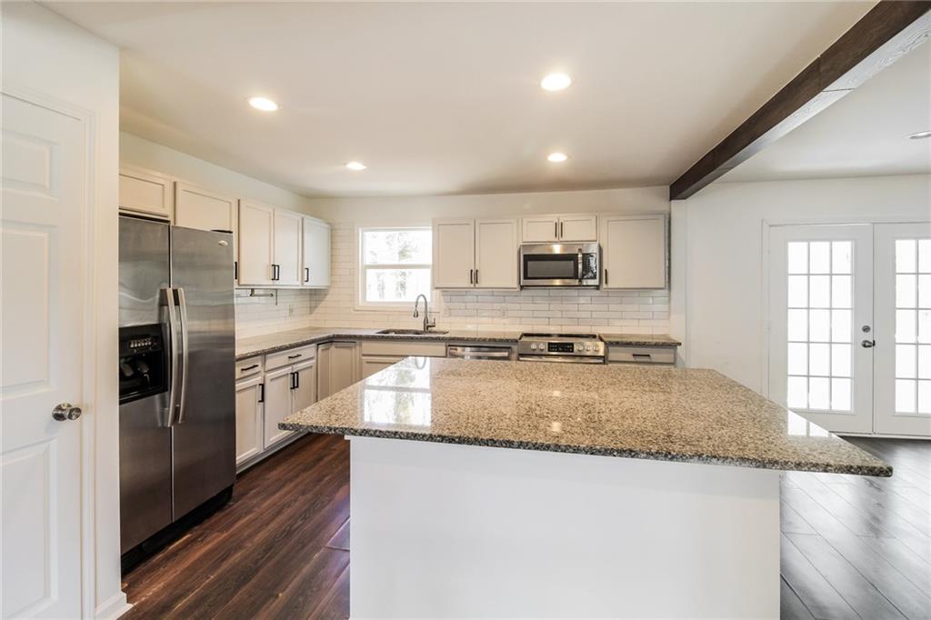 2330 Lago Drive, Jonesboro, Georgia image 7