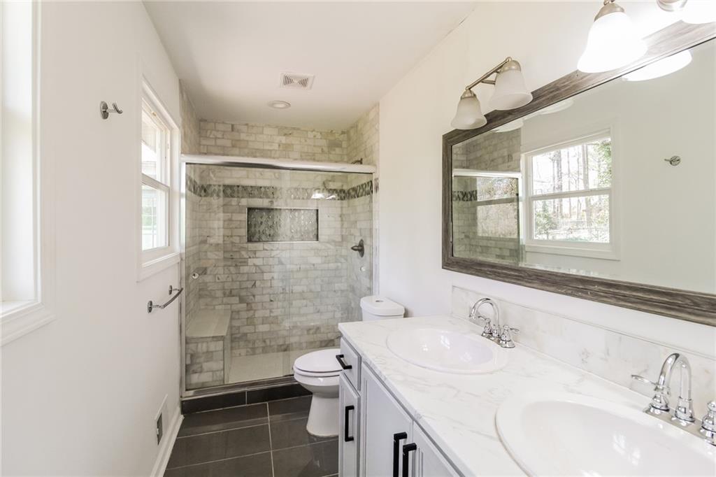 2330 Lago Drive, Jonesboro, Georgia image 11