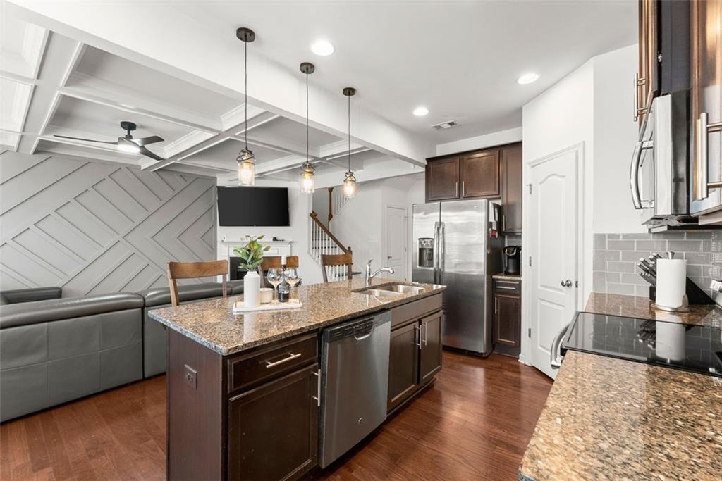 5713 Radford Loop