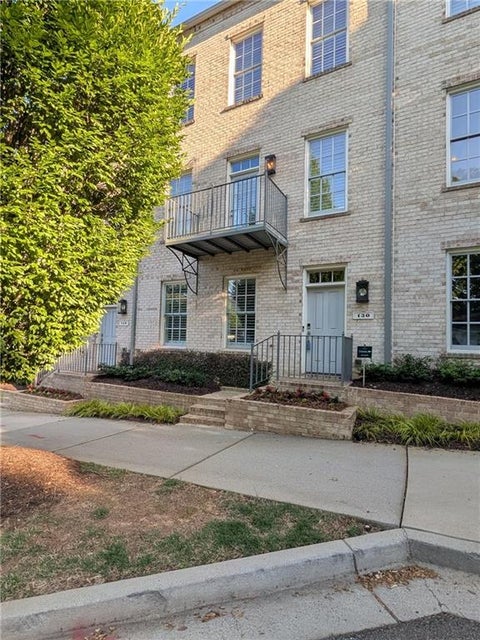 Townhouse For Sale - 130 Clover Court<br/> Roswell, GA 30075