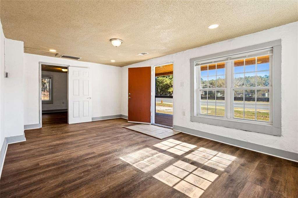 6109 ROOSEVELT Highway