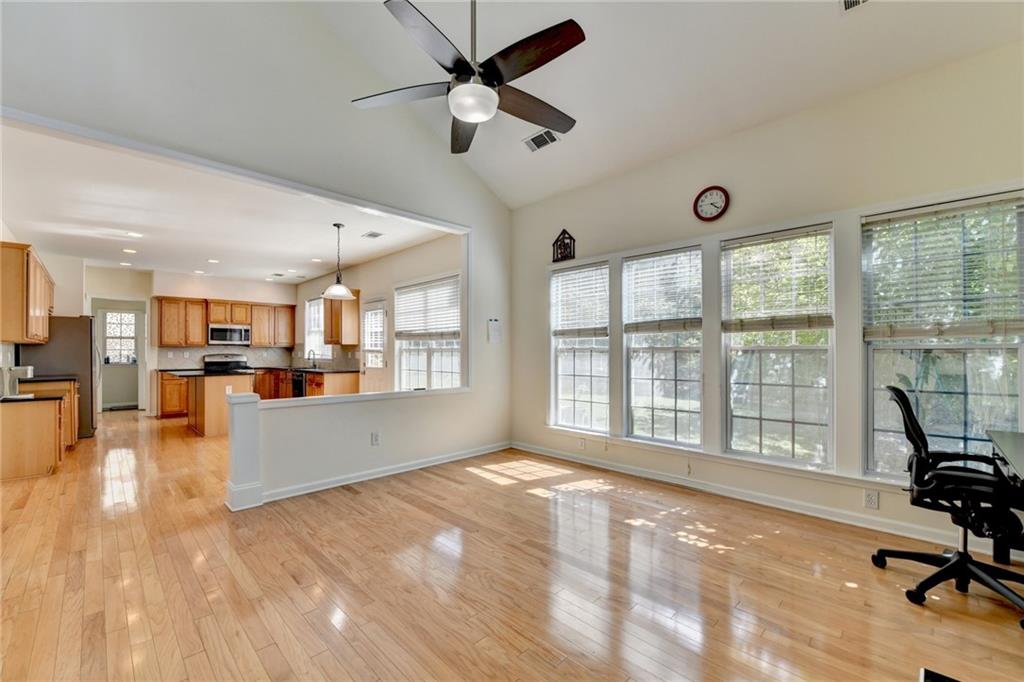 645 Earlham Drive, Suwanee, Georgia image 27