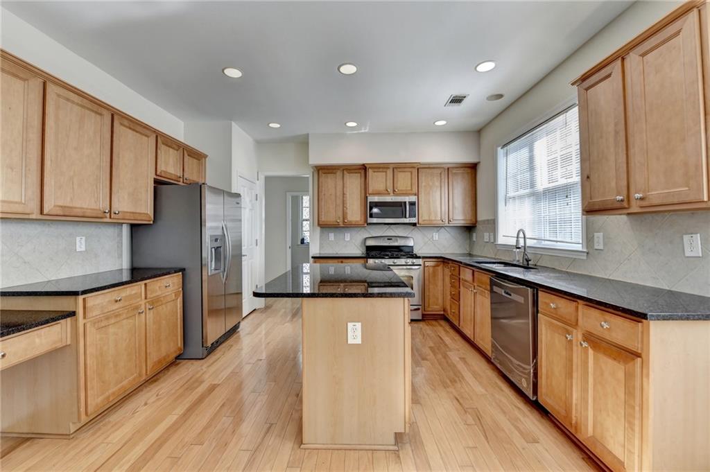 645 Earlham Drive, Suwanee, Georgia image 13
