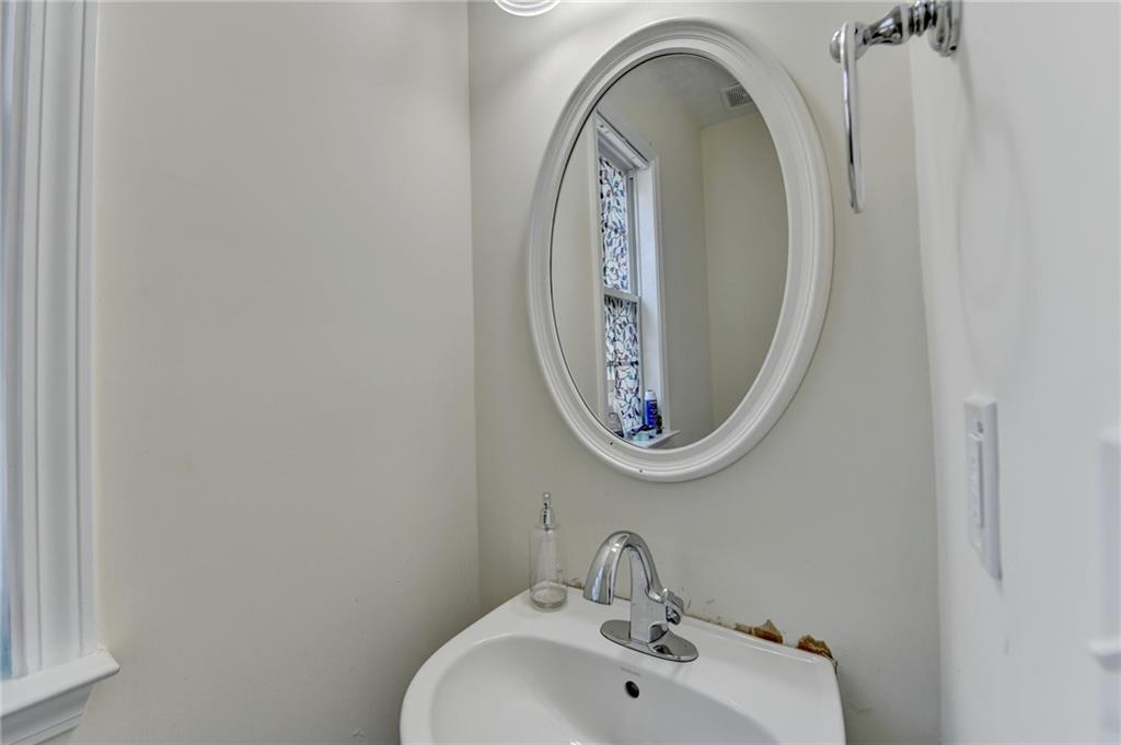 645 Earlham Drive, Suwanee, Georgia image 28