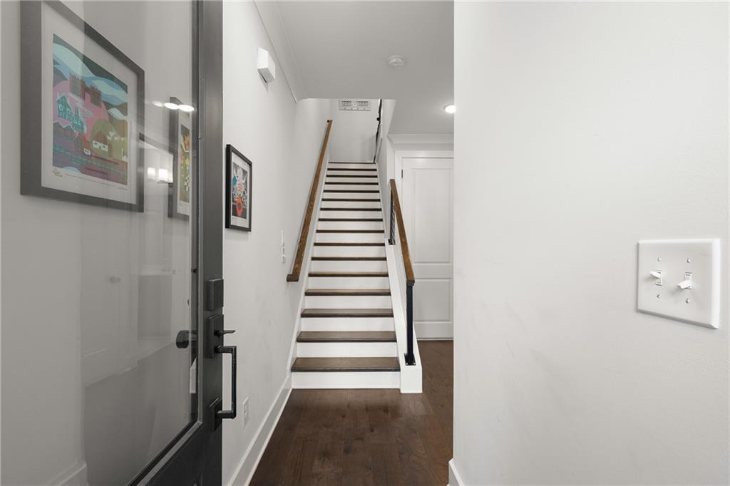 1712 Edgehill Manor NE