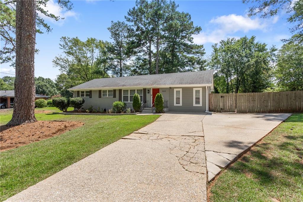Welcome to 465 Plantation Road, a beautifully maintained home in the heart of Smyrna! This charming residence offers the perfect blend of comfort and convenience, featuring spacious living areas filled with natural light and a thoughtful layout ideal for both everyday living and entertaining. The kitchen provides plenty of cabinet space, modern appliances, and an open flow to the dining and living areas. You’ll find generously sized bedrooms and updated bathrooms, creating a relaxing retreat for the whole family.
Enjoy outdoor living in the private backyard, perfect for grilling, gardening, or simply unwinding. Located just minutes from The Battery, Truist Park, shopping, dining, and major highways, this home provides easy access to all that Smyrna and Atlanta have to offer.
Don’t miss your chance to rent this move-in ready home in one of Smyrna’s most desirable locations!