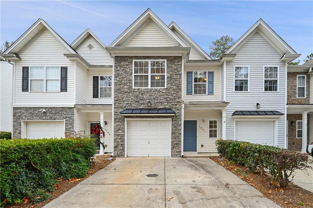 Don’t miss this beautifully updated 2-bedroom, 2.5-bath townhome ideally situated with easy access to GA-400, top-rated South Forsyth schools, shopping, dining, and parks. Located directly across from scenic green space, this home offers both convenience and tranquility.
The thoughtfully designed double master floor plan features spacious bedrooms with walk-in closets, a relaxing garden tub, and a cozy gas fireplace in the family room. The kitchen boasts a large pantry, along with a brand-new range and microwave. Enjoy fresh updates throughout, including new flooring, new carpet, and fresh paint.
Additional highlights include:
* Investor-friendly community with no rental restrictions
* Low-maintenance living with lawn care and garbage pickup included in the $105/month HOA
* Private 1-car garage
Whether you're a first-time buyer, investor, or looking to downsize, this home has it all. Schedule your showing today—this one won’t last long!