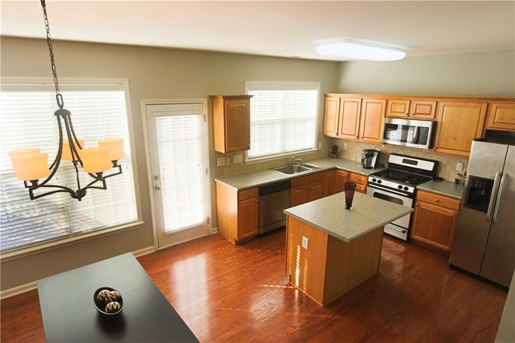Available Now – Brand New Carpet – Small Pet Friendly
Welcome to this beautifully maintained end-unit townhome featuring 3 spacious bedrooms and 3.5 bathrooms—perfect for comfortable living and entertaining. The home offers distinct living and dining areas, a light-filled open layout, and a private deck ideal for morning coffee or evening relaxation.
Unwind by the cozy fireplace or enjoy the fully fenced backyard—just the right size for outdoor lounging or letting your small pet roam safely. This small pet-friendly community is perfect for animal lovers!
Upstairs, the generous primary suite features soaring cathedral ceilings, creating a peaceful retreat. The home includes a 1-car garage with extra storage, plus a driveway that accommodates a second vehicle. Ample guest parking is also available throughout the community.
All major appliances are included in the rent, and residents enjoy access to community swimming pools just a short stroll away.
Located minutes from the vibrant shops and dining of Windward Parkway, downtown Alpharetta, and Avalon, this home is ideally situated in a fast-growing area. Major improvements are underway nearby, including new freeway ramps for easier commuting and an upcoming sports and entertainment complex—bringing future nightlife, dining, and event opportunities just around the corner.
Don’t miss this opportunity to enjoy comfort, convenience, and long-term upside in one of Alpharetta’s most promising locations. Schedule your tour today!