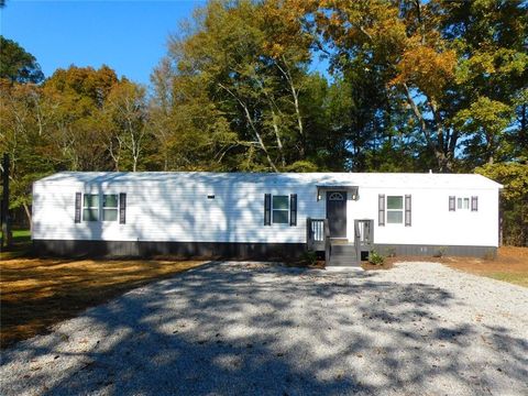 Homes For Sale - 1101 Boswell Road<br/> Union Point, GA 30669