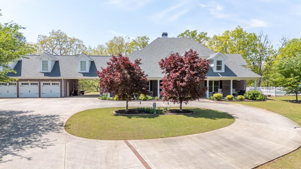 1141 Highway 136 E