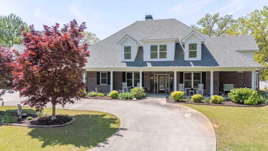 1141 Highway 136 E
