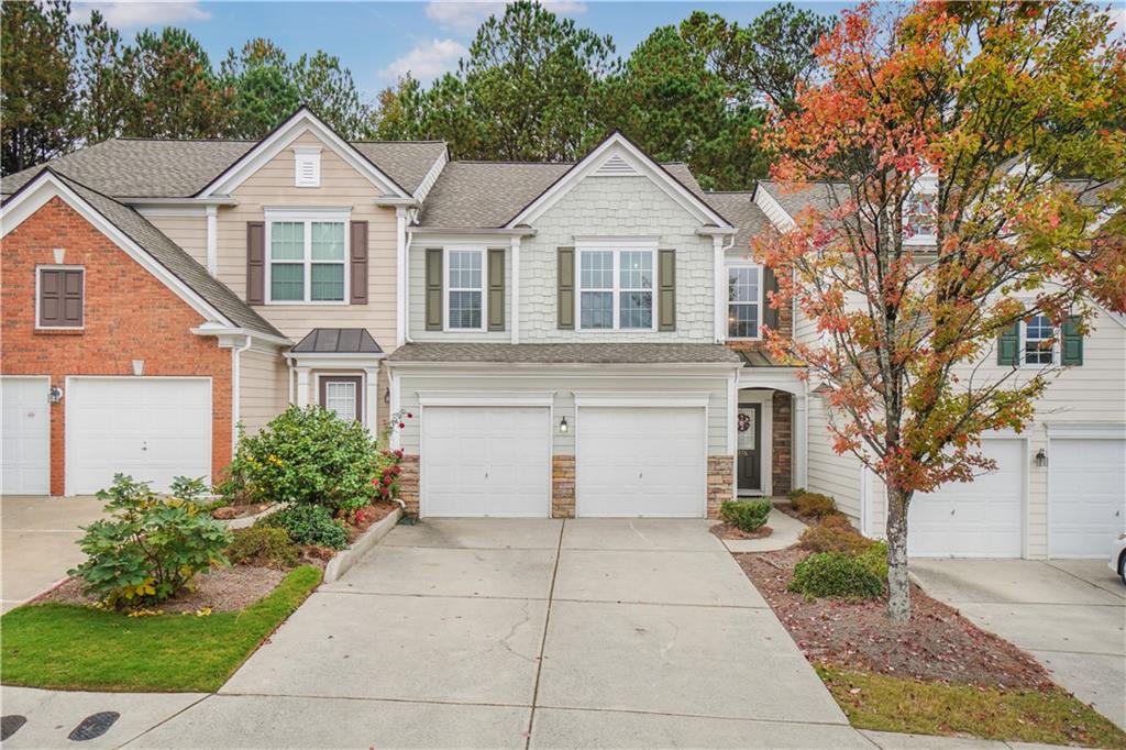 Fantastic location ,close to everyting minute away from the walmart, walking distance to Asian Market ,great restaurants . It features a spacious living room, a large kitchen, a oversize master bedroom, and bathroom.with hardwood flooring throughout.