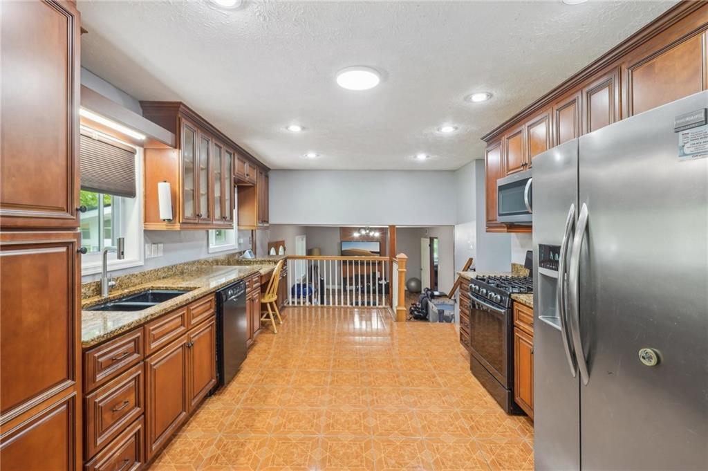 2201 Colonial Oak Way, Stone Mountain, Georgia image 9