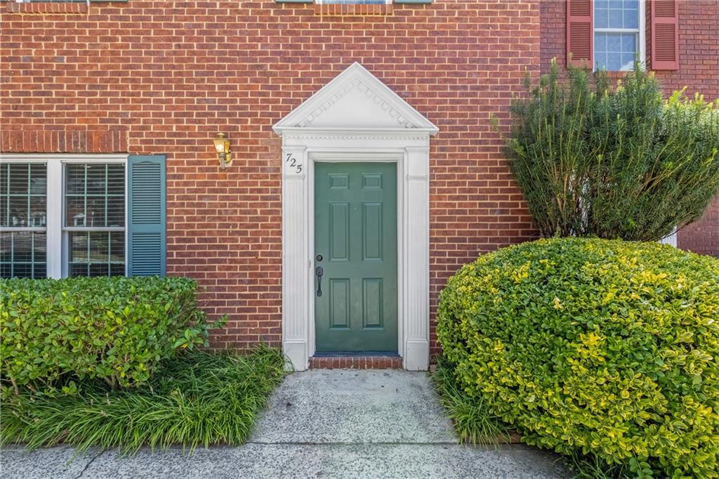 725 Anderson Walk