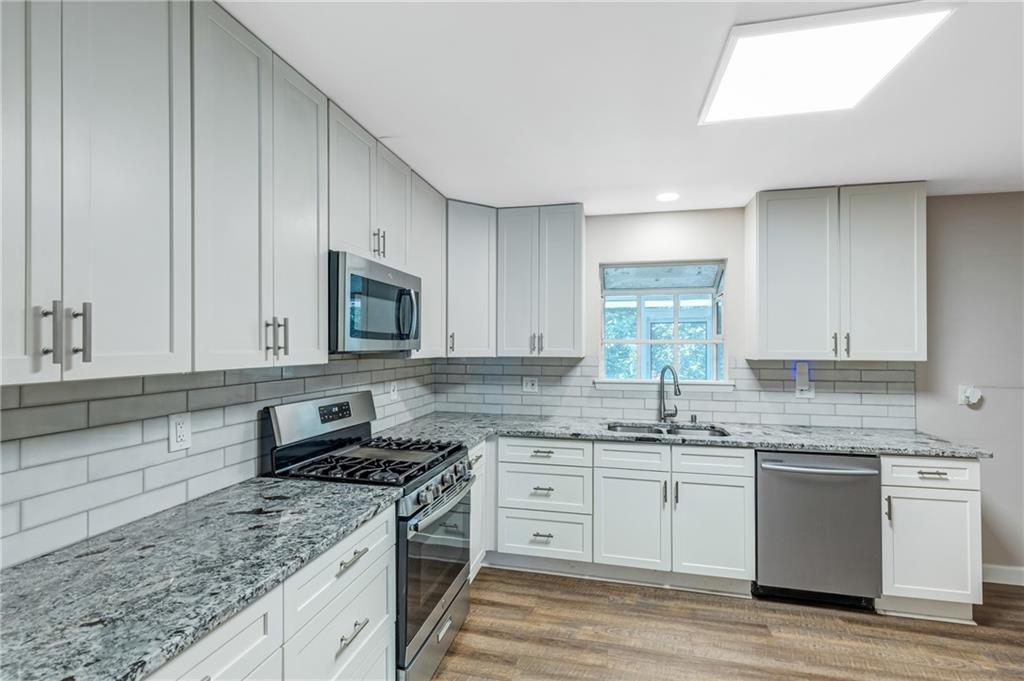 725 Anderson Walk