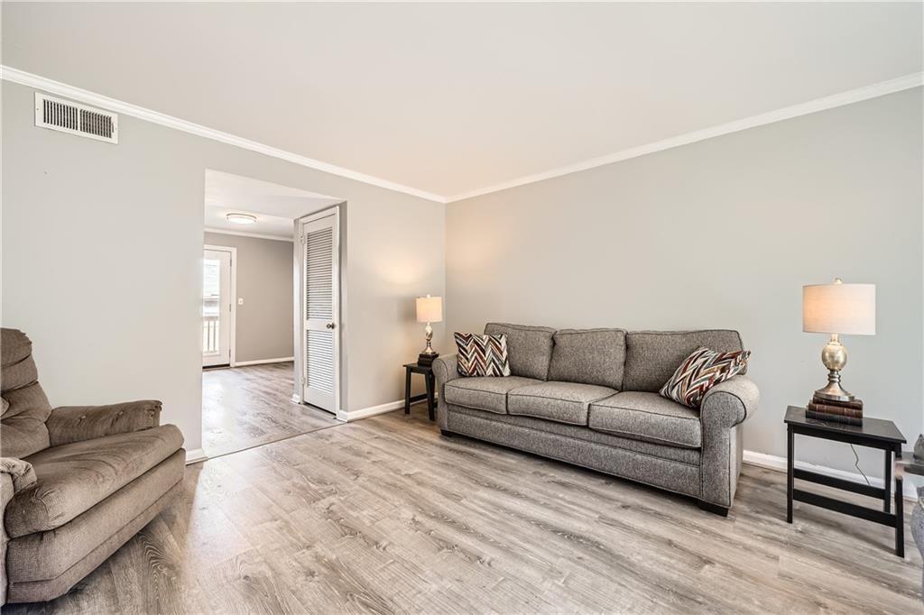 6520 Roswell Road 79