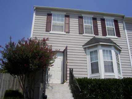 CUTE 3 BEDROOM AND 2.5 BATH TOWNHOME, FIREPLACE IN GREAT ROOM, HARDWOOD FLOORS, FENCED PRIVATE BACKYARD, GREAT LOCATION AND SCHOOLS! SEE PRIVATE REMARKS FOR SHOWING INSTRUCTIONS!