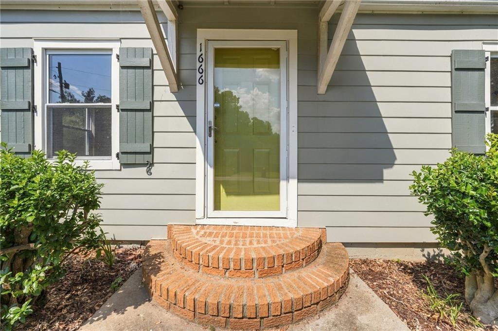 1666 May Avenue SE